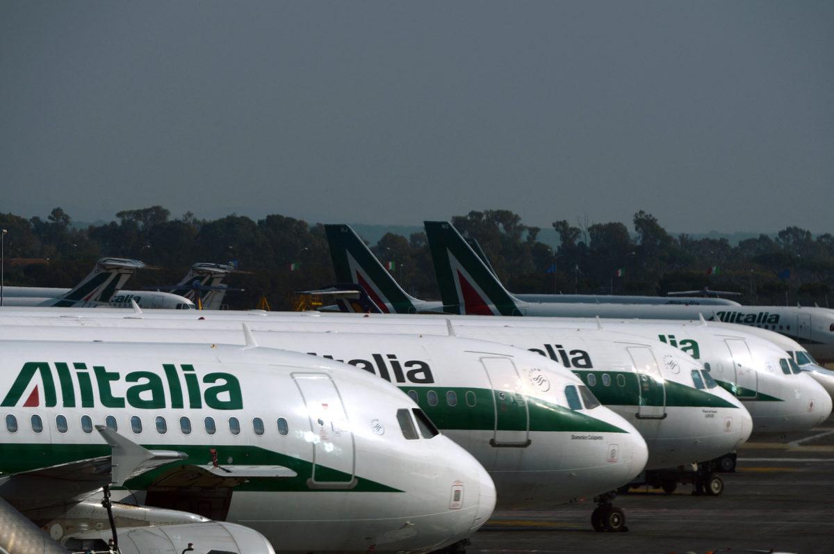Aerolínea Alitalia apaga sus motores tras 74 años volando