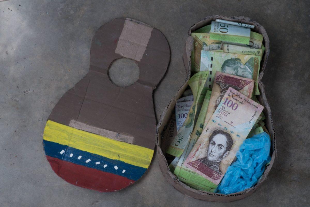 Venezuela, sumido en la hiperinflación, le quitó 6 ceros a su moneda