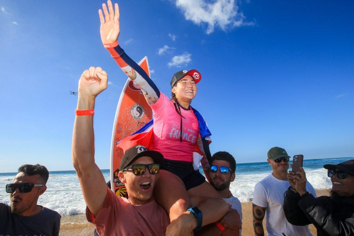 Costarricense Brisa Hennessy gana torneo en Francia y quedó a las puertas del Tour Mundial de Surf