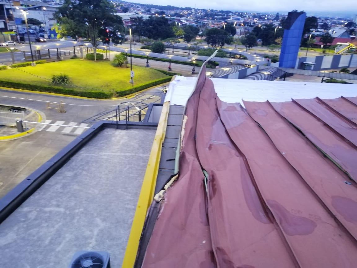 Cambiarán techo de Emergencias del Hospital de Heredia debido a daños causados por torbellino