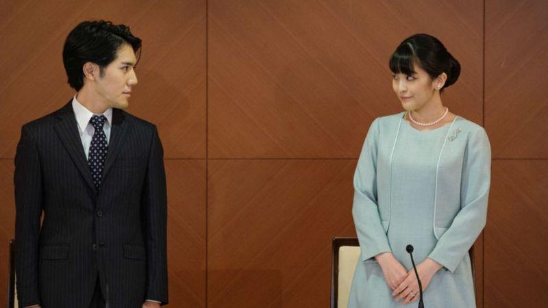 Controversia en Japón por renuncia a la realeza de princesa Mako para casarse con novio plebeyo