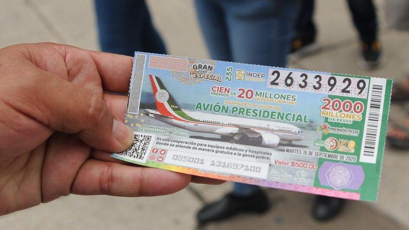 México: la pesadilla de la escuela que ganó el sorteo del avión presidencial