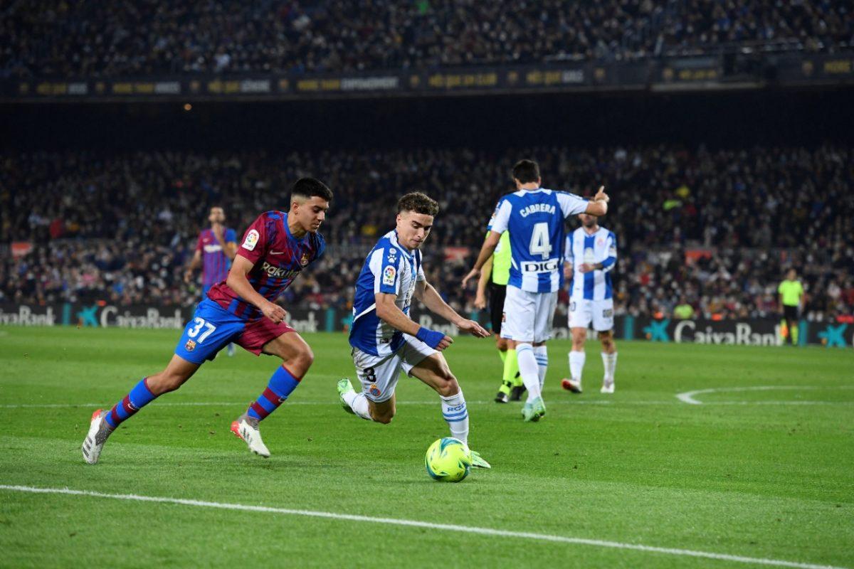 Xavi se estrena en el Barça con un sufrido triunfo ante el Espanyol