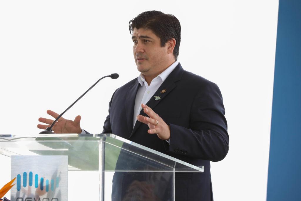 Presidente Alvarado señala que informes de Contraloría “desprestigian” al Gobierno