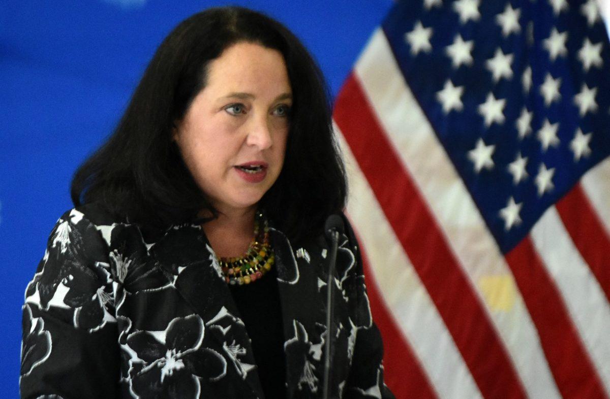 Diplomática de EE.UU. afirmó que Gobierno de El Salvador pagó ataques en redes sociales contra EE.UU. 