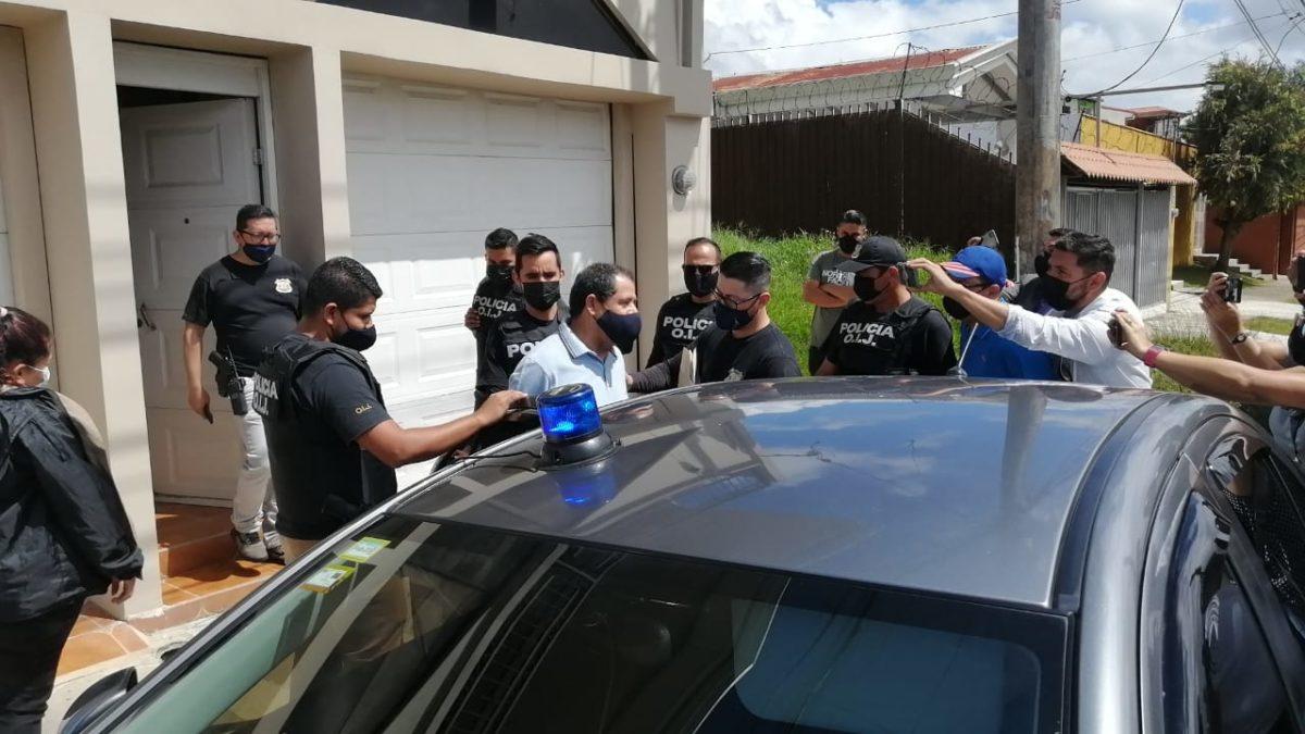 Alcaldes detenidos Mario Redondo y Johnny Araya fueron trasladados a Tribunales de Goicoechea para indagatoria