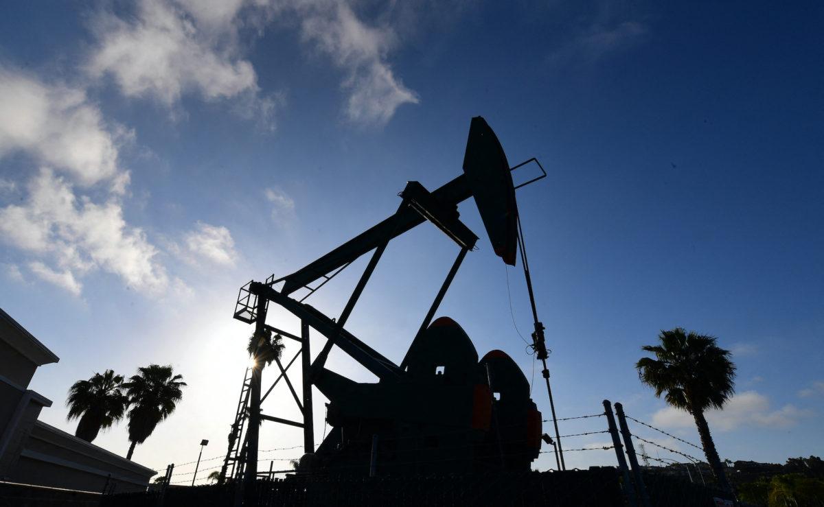 El petróleo cae un 5% y recupera niveles similares a los del principio de la guerra en Ucrania