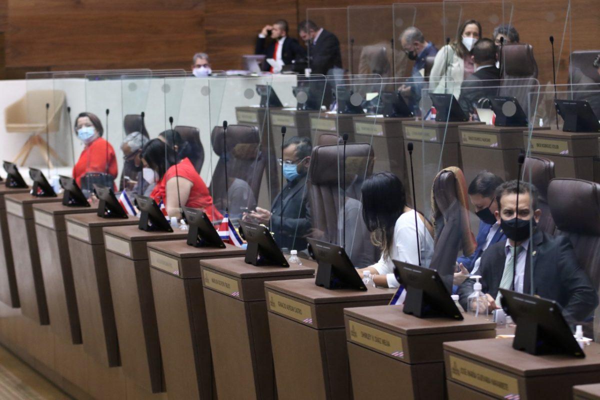 Diputados impulsan moción para pedirle a Carlos Alvarado intervenir el MEP