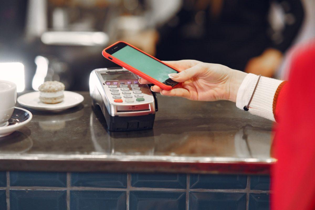 BAC, BCR, Promerica y Scotiabank debutan en Apple Pay para pago con celulares y relojes inteligentes