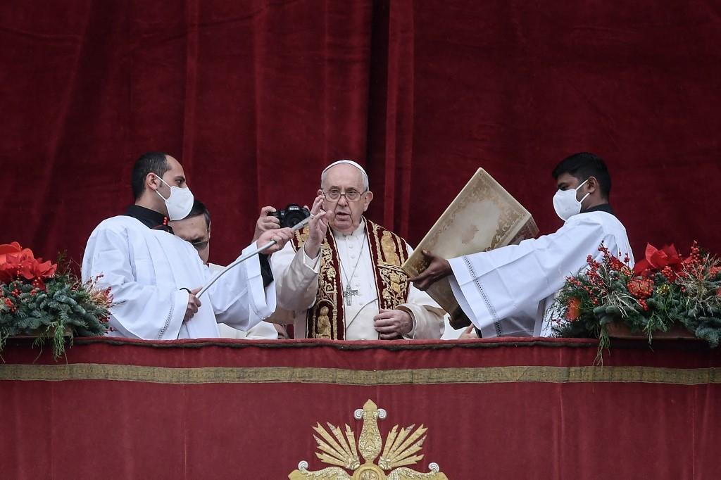 El papa llama al “diálogo” en una Navidad bajo la sombra de la pandemia