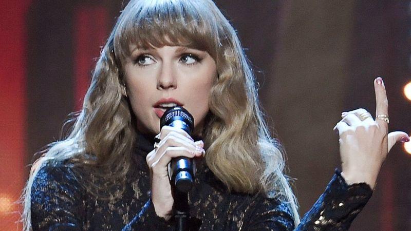 Taylor Swift se enfrenta a un juicio por la letra de su éxito “Shake it off”