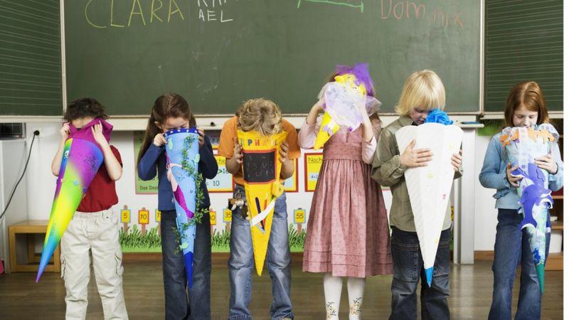 Por qué los niños alemanes reciben un cono de cartón en su primer día de escuela