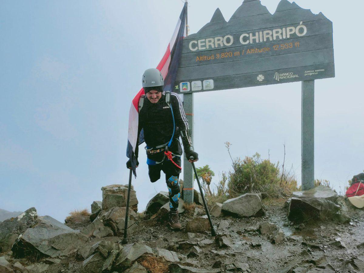 ¡Inspirador!: Con solo una pierna, este valiente escalador llegó a lo más alto del Chirripó