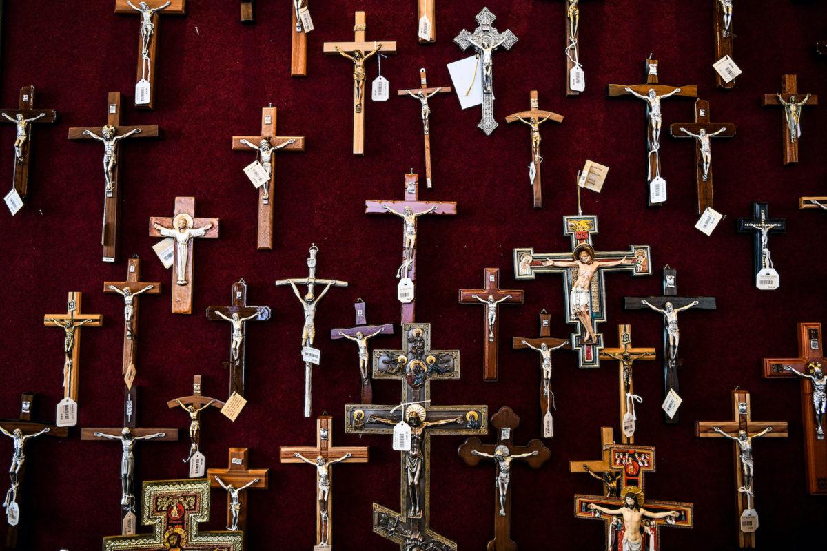 Aumentan los no religiosos en EE.UU. mientras cae el cristianismo, según encuesta