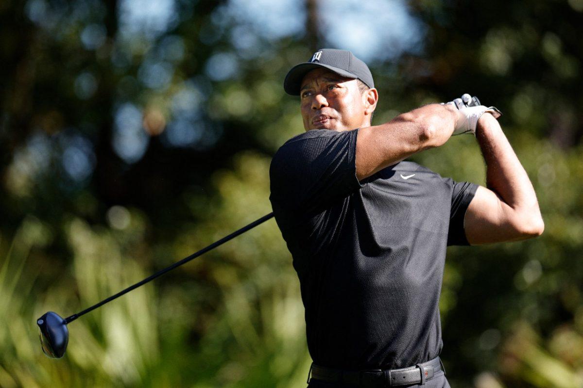 Tiger Woods regresa al golf tras su grave accidente hace 10 meses