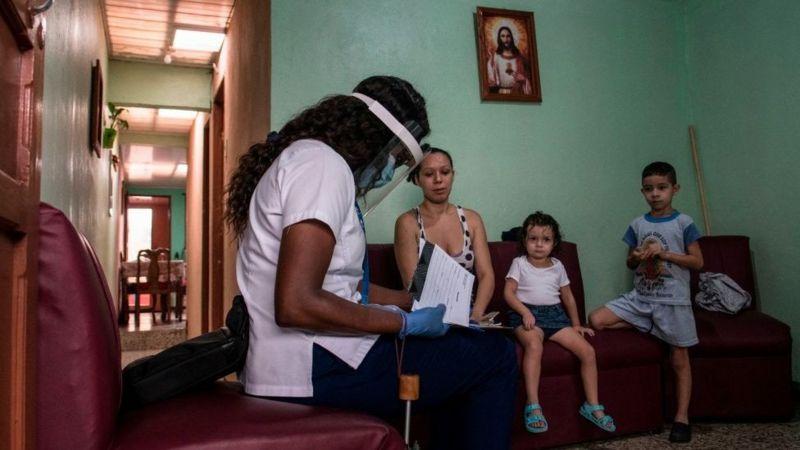 EE.UU. puede aprender del sistema de salud de Costa Rica, afirma profesor de Harvard