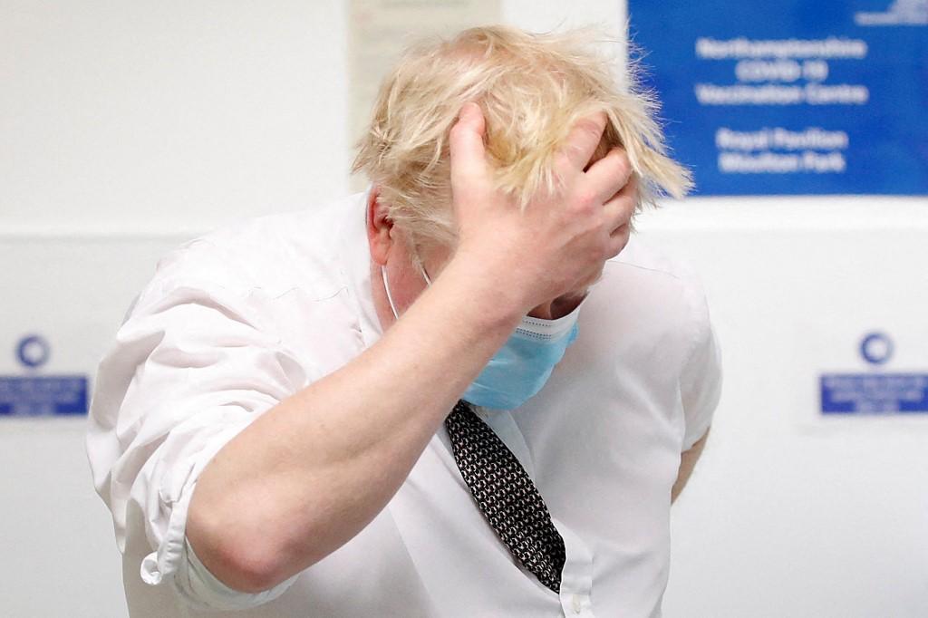 “Los vinos del viernes” hunden aún más al primer ministro británico Boris Johnson