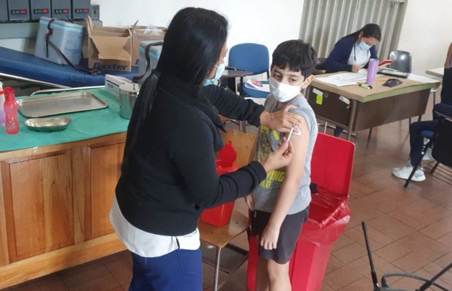 “No sentí nada”: así reaccionaron los primeros niños vacunados contra el covid-19 en Costa Rica