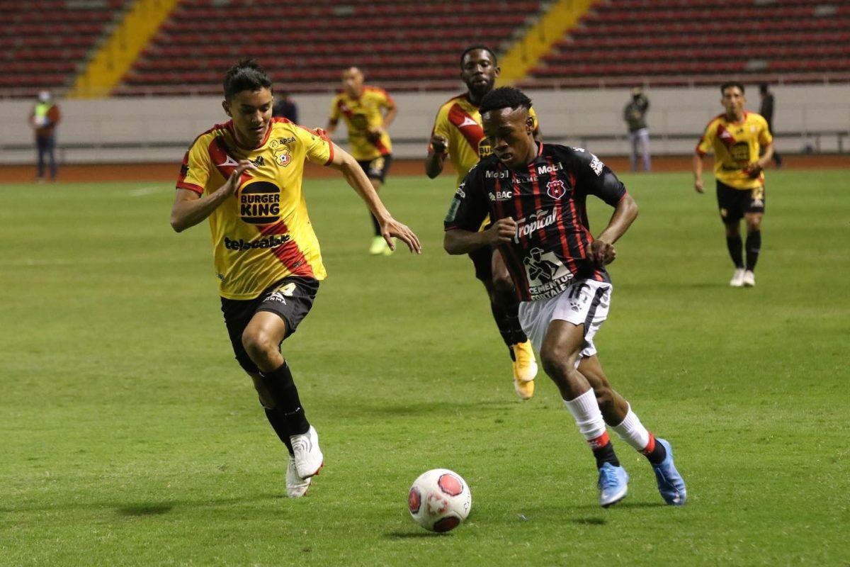 Covid-19 golpea al fútbol de Costa Rica: equipos con jugadores contagiados y suspensión de partidos