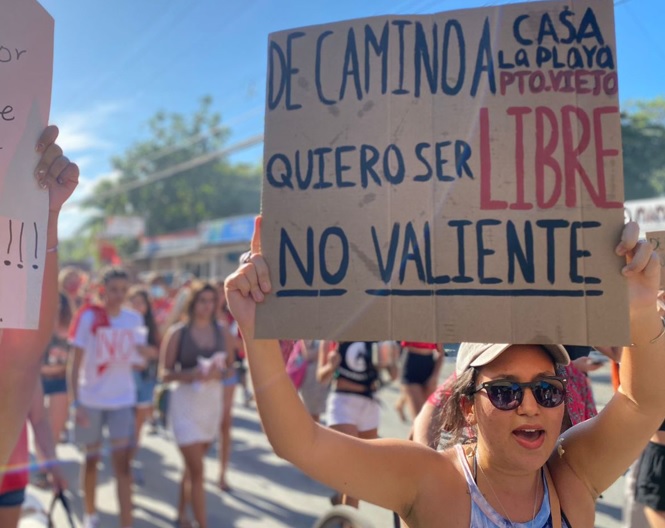 Marcha en Puerto Viejo por agresiones sexuales: “No pueden decirnos que no se diga nada ‘porque sino el turista no viene'”
