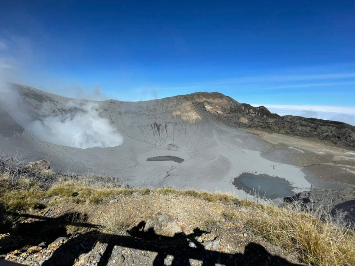 Volcán Turrialba sube a categoría de “eruptivo”; se prohíbe ingreso de visitantes indefinidamente