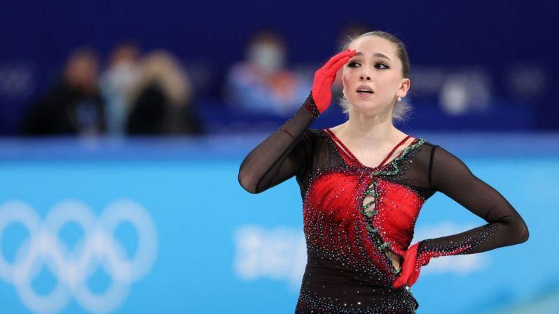 Pekín 2022 | La patinadora rusa Kamila Valieva, primera en lograr un salto cuádruple, da positivo en prueba de dopaje