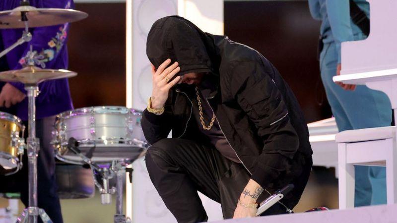 Super Bowl: el controversial gesto con el que Eminem acaparó las miradas en el show de medio tiempo