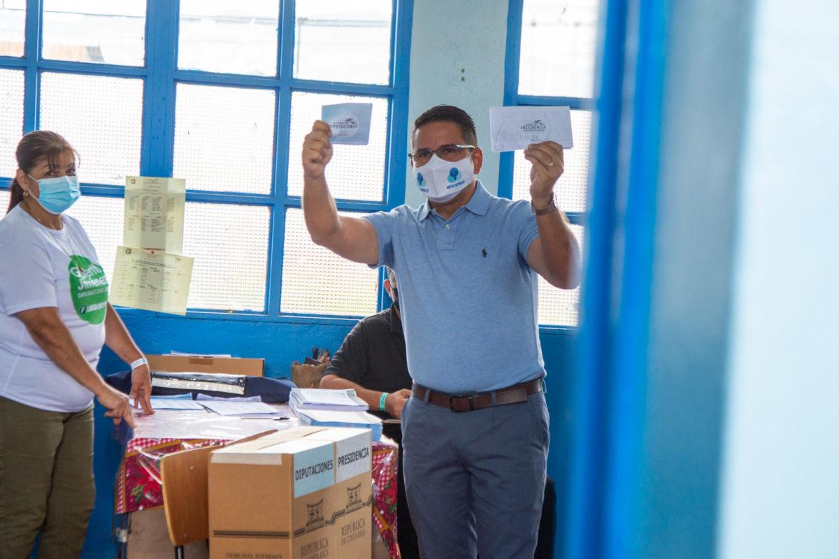 Fabricio Alvarado votó en Desamparados: Vamos a derrotar al bipartidismo
