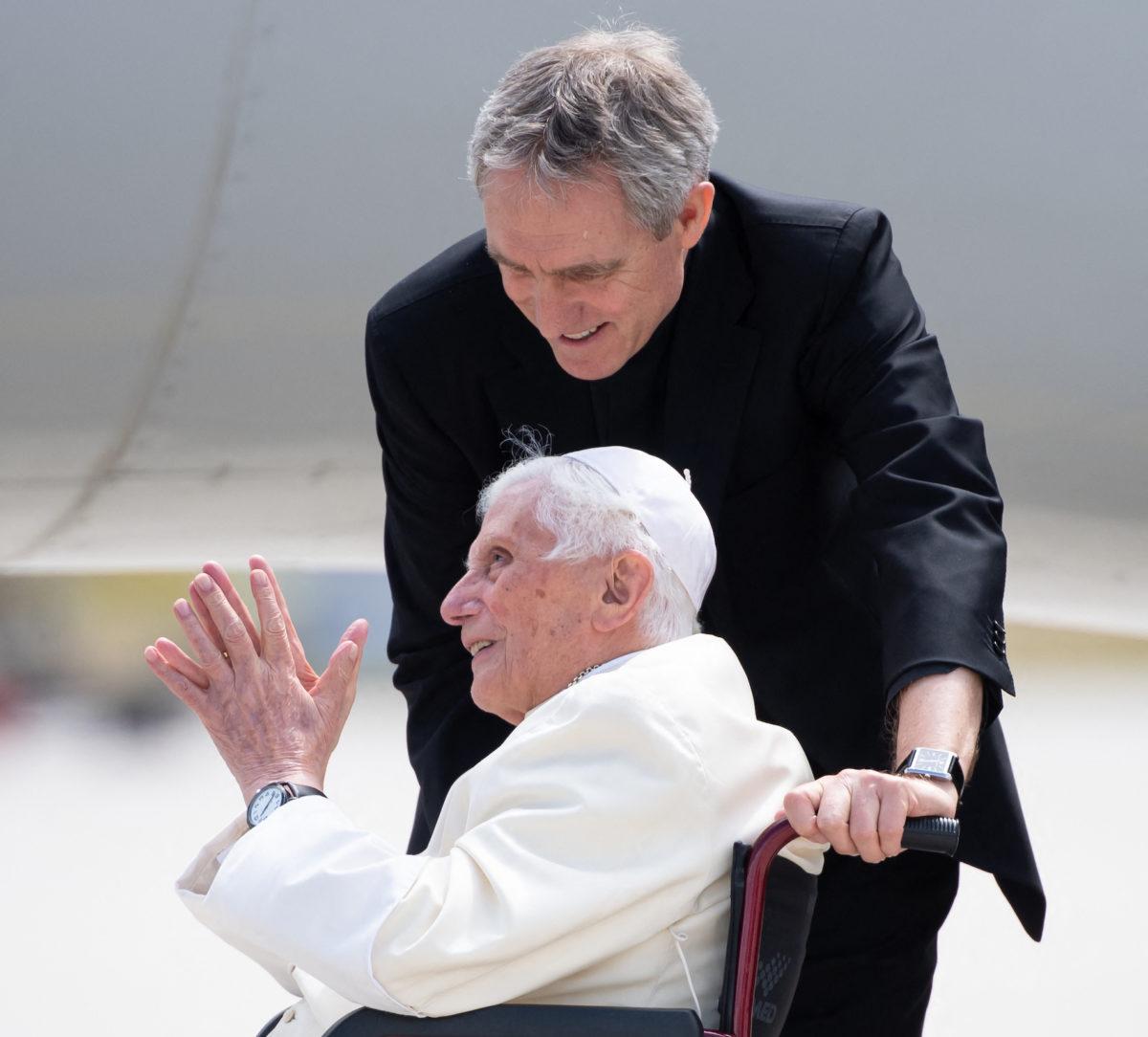 Benedicto XVI pide “perdón” a las víctimas de abusos pero niega haber encubierto a sacerdotes