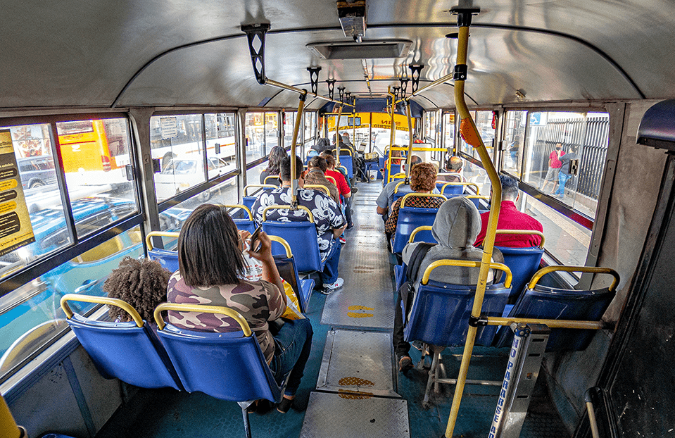 Frecuencia de buses durante fines de semana genera molestia en costarricenses y situación podría empeorar