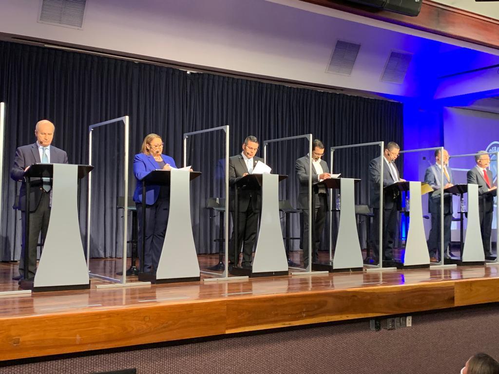 Candidatos suben tono confrontativo en debate a 5 días de elecciones