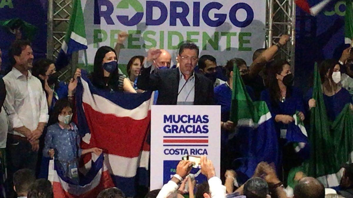 Comisión legislativa concluye que fideicomiso “Costa Rica Próspera” pagó gastos de campaña con Rodrigo Chaves como “autor intelectual”