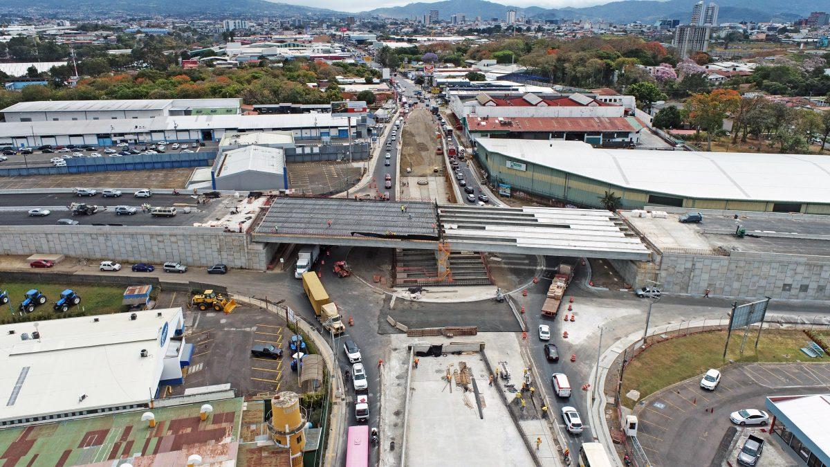 Conductores deben usar rotonda para transitar por La Uruca; obras con 93% de avance