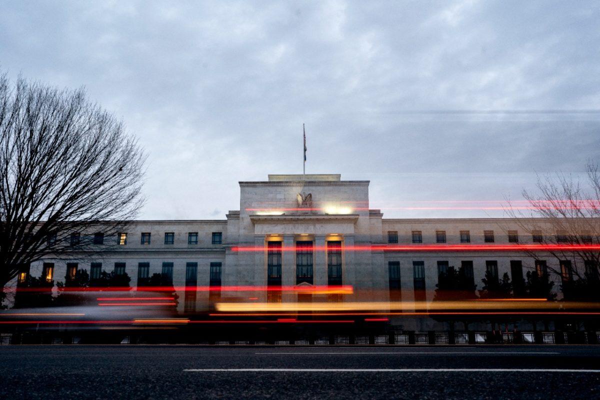 Fed sube su tasa 0,75 puntos porcentuales y señala posibilidad de moderación en alza