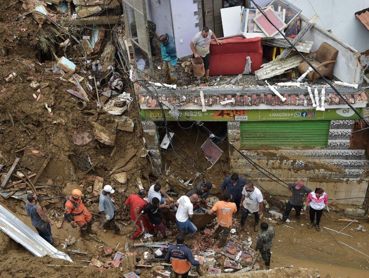 Intensas lluvias y deslizamientos dejan al menos 58 muertos cerca de Rio de Janeiro