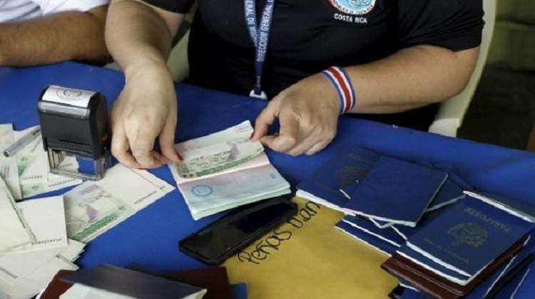 Costa Rica pedirá visas especiales a venezolanos, nicaragüenses y cubanos