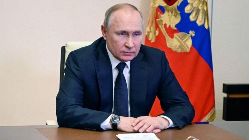 Putin firma salida de Rusia del tratado que prohíbe las pruebas nucleares