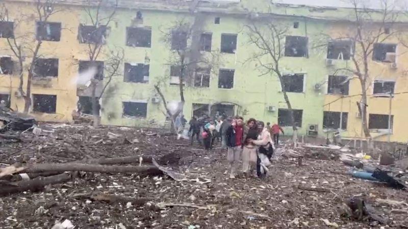 Rusia y Ucrania | Indignación mundial por bombardeo del ejército ruso a maternidad y hospital en Mariúpol