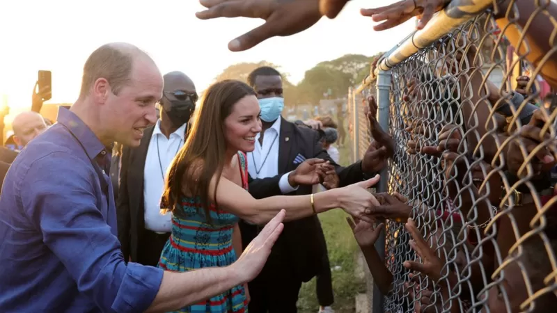 El príncipe William y su esposa Kate están envueltos en la polémica en Jamaica