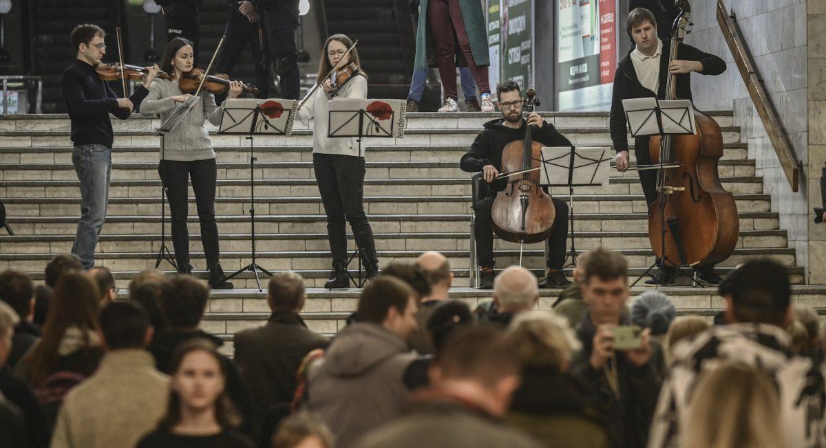 Rusia-Ucrania: un concierto en Járkov para “seguir viviendo” pese a la guerra en ciudad atacada por rusos
