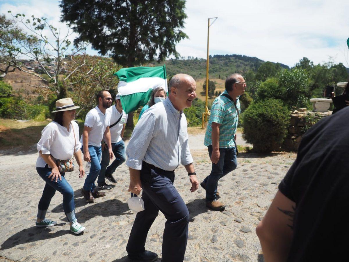 Figueres cierra su campaña en San José: pide defender la democracia