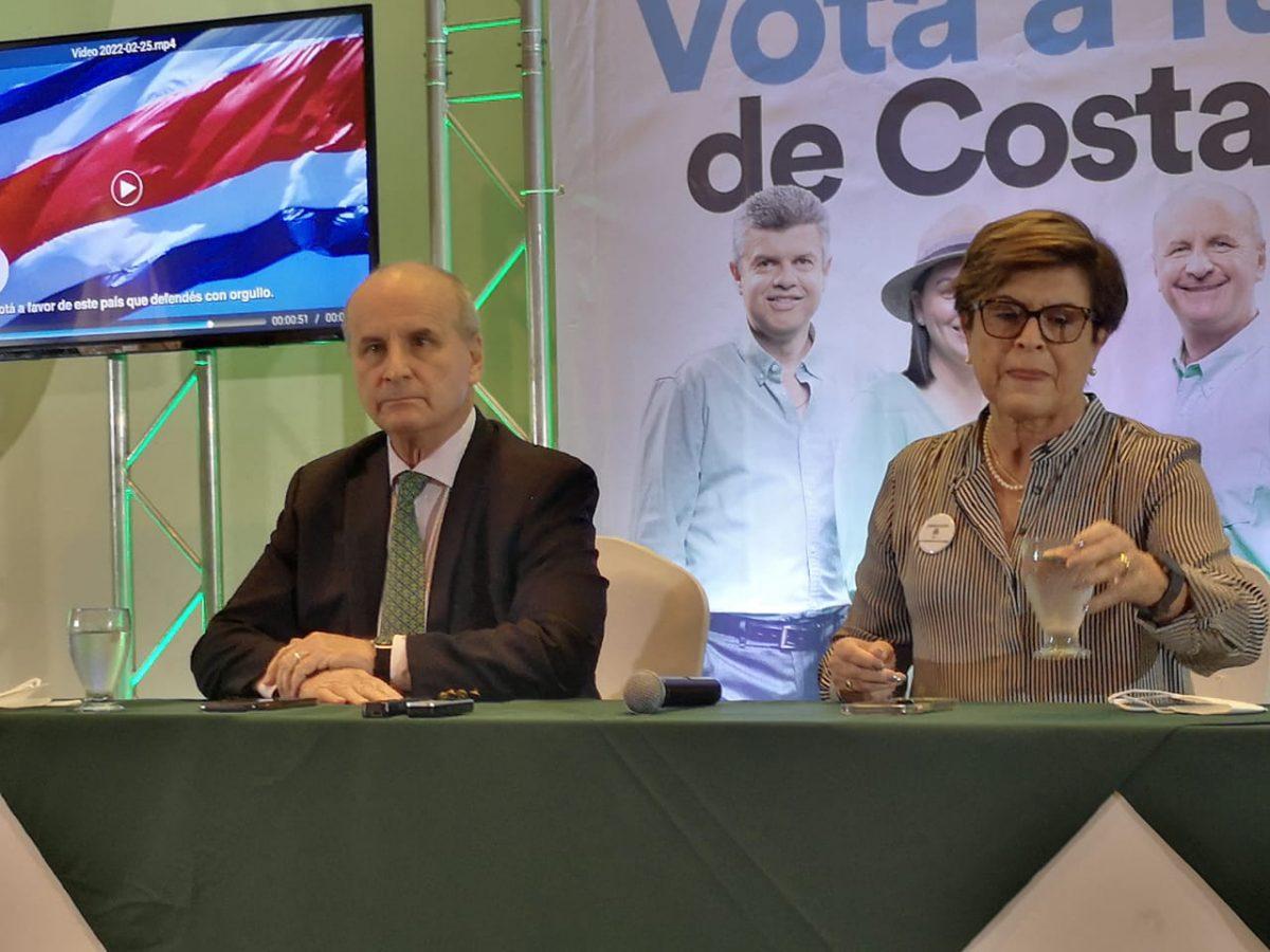 Figueres confirma que viajó a República Dominicana en avión privado pagado por el empresario Alberto Esquivel
