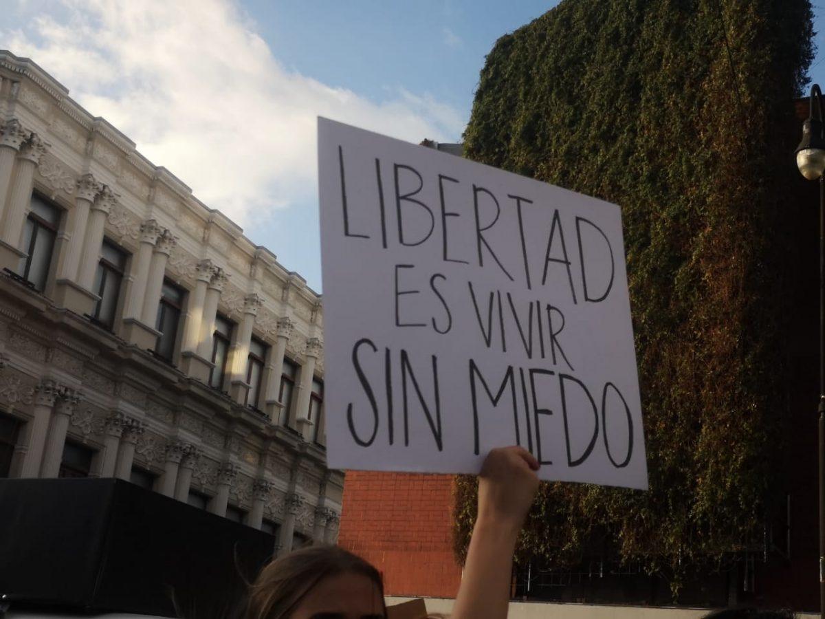 Mujeres costarricenses conmemoran el 8M en medio de peticiones para caminar seguras