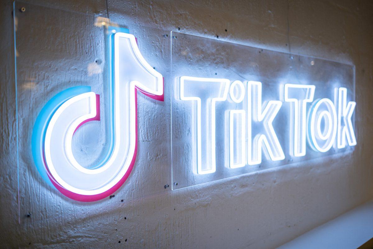 TikTok anuncia suspensión de publicación de videos en Rusia
