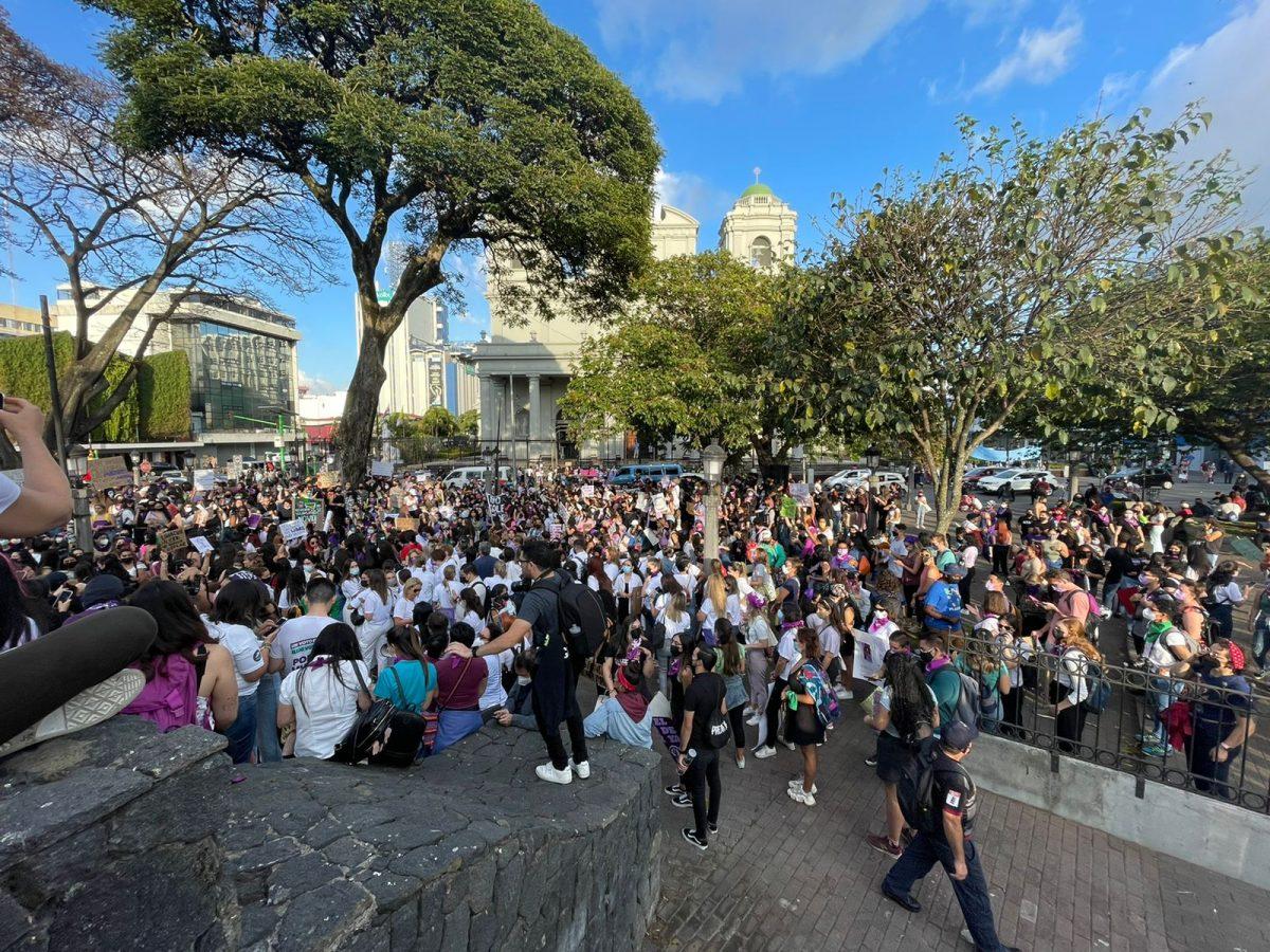 Video | Consignas contra Chaves y Figueres marcaron la marcha de este 8 de marzo en San José