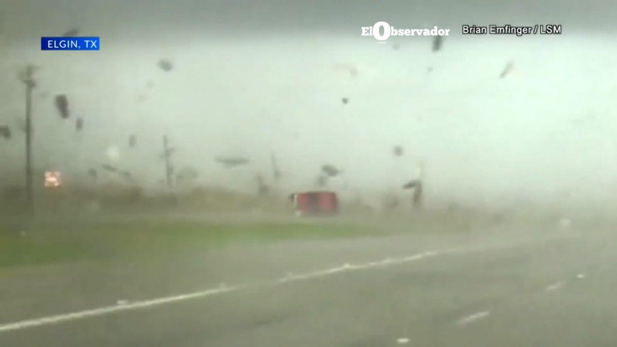 Video | Tornado envuelve a carro en Texas y conductor vive para contarlo; automotriz le regaló una camioneta