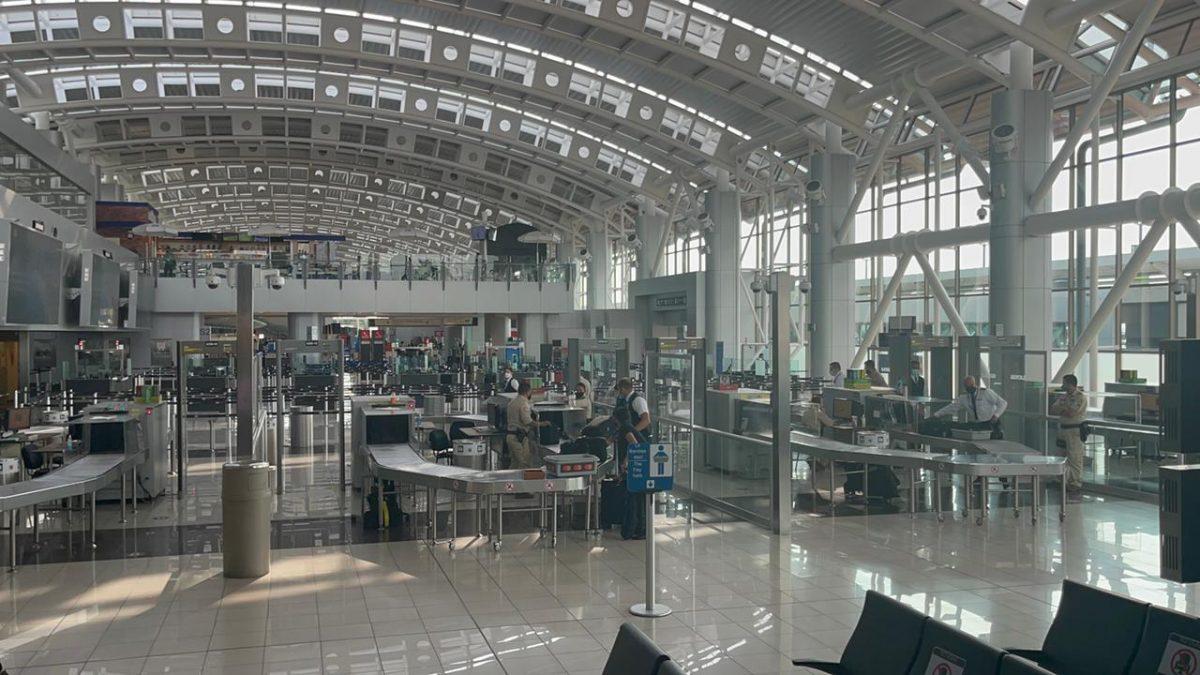 Semana Santa traería hasta 1.500 pasajeros por hora en aeropuertos de Costa Rica, proyecta Migración