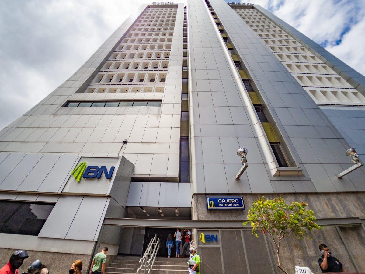 Banco Nacional suspende a 5 empleados por inconsistencias en área que trabaja con dinero en efectivo