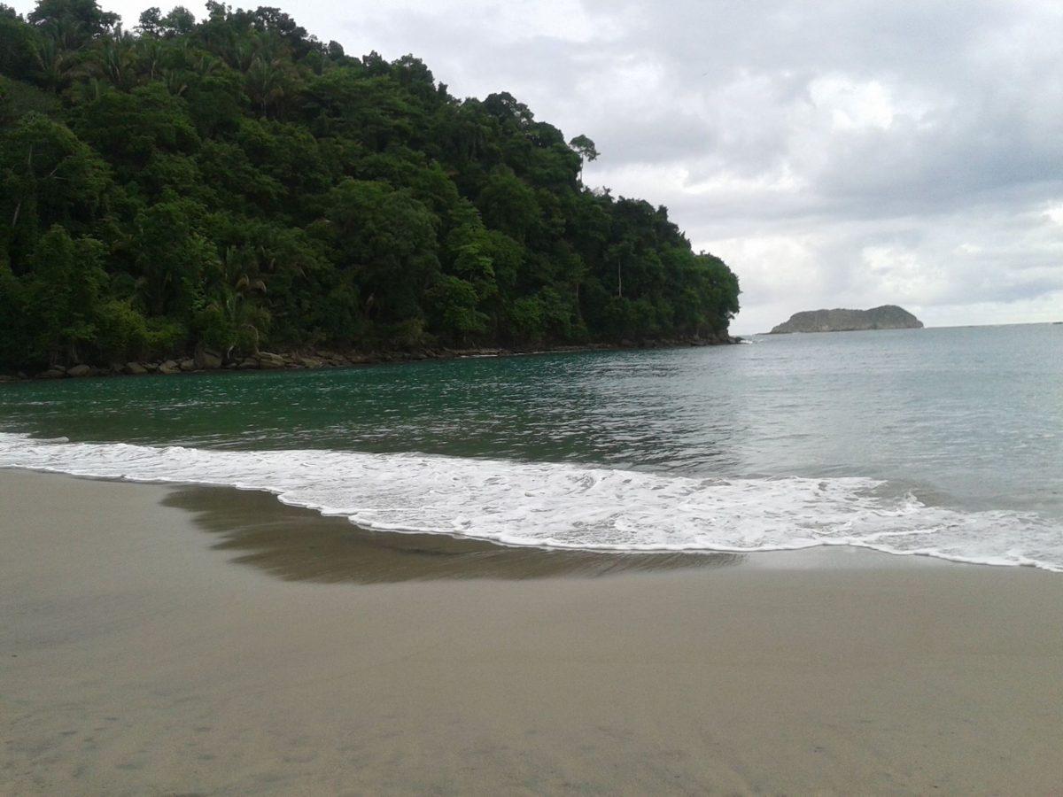 ¡Precaución a los bañistas! Pronostican mar picado y alto oleaje en playas de Costa Rica