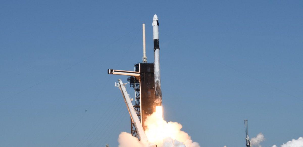 Nave SpaceX se acopla a la Estación Espacial Internacional
